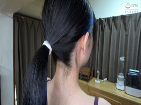 素人娘の全裸図鑑33　今時の女の子12名が恥らいながら脱衣していく様子をじっくり撮影した、変態紳士のためのヘアヌードコレクション　サンプル画像08